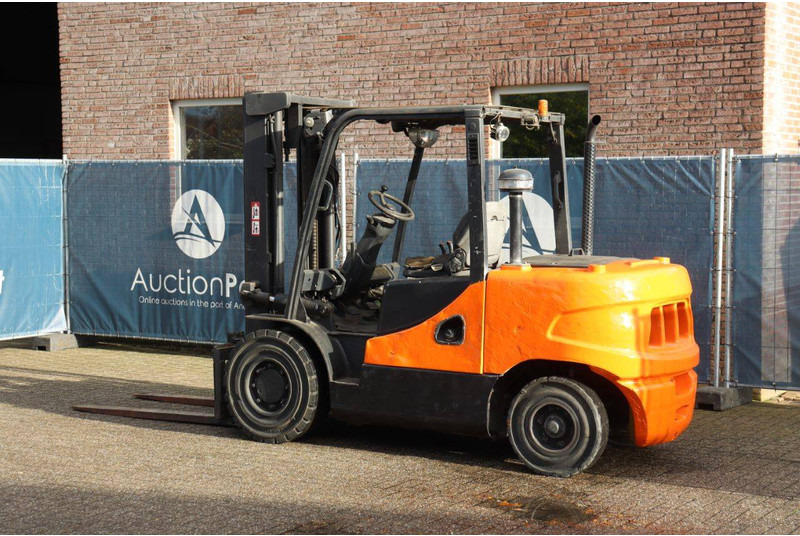 Doosan D45SC-5 - Diesel forklift: picture 3 Doosan D45SC-5 - Diesel forklift: picture 3