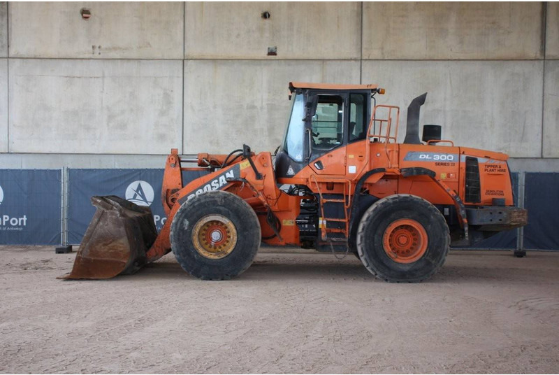 Doosan DL300 Series III - Wheel loader: picture 2 Doosan DL300 Series III - Wheel loader: picture 2