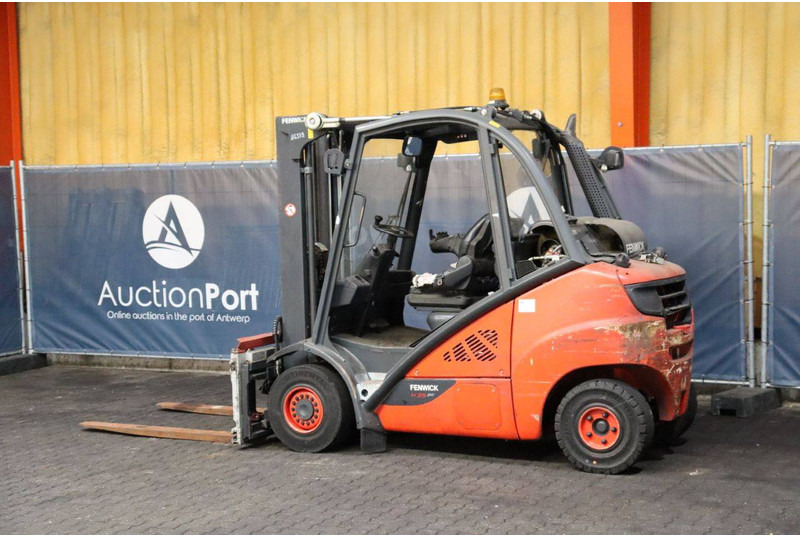 Fenwick H35T-02 - LPG forklift: picture 3 Fenwick H35T-02 - LPG forklift: picture 3