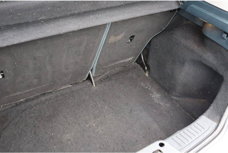 Sedan Ford Fiesta: picture 19