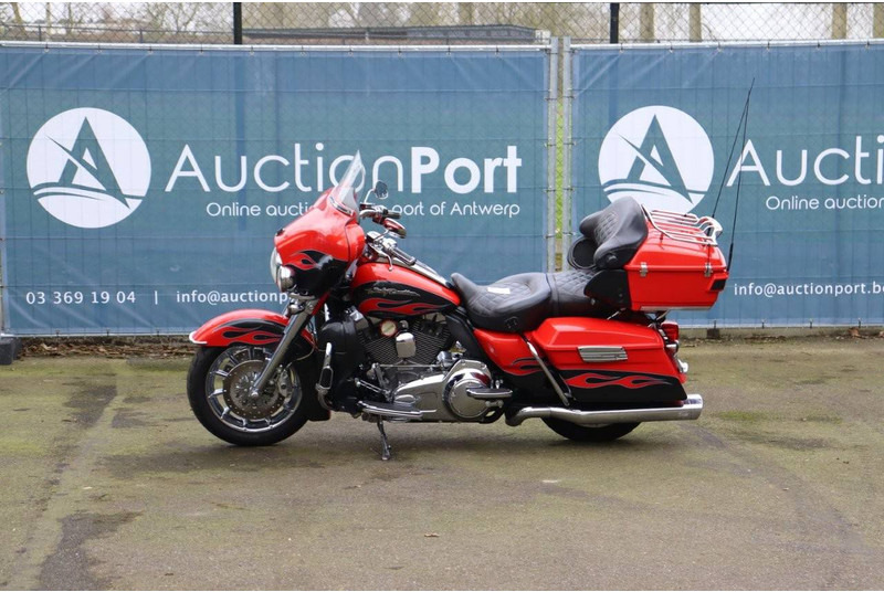 Harley-Davidson Ultra Glide CVO - Motorcycle: picture 1 Harley-Davidson Ultra Glide CVO - Motorcycle: picture 1