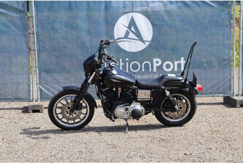 Harley-Davidson XLH 883 - Motorcycle: picture 1 Harley-Davidson XLH 883 - Motorcycle: picture 1
