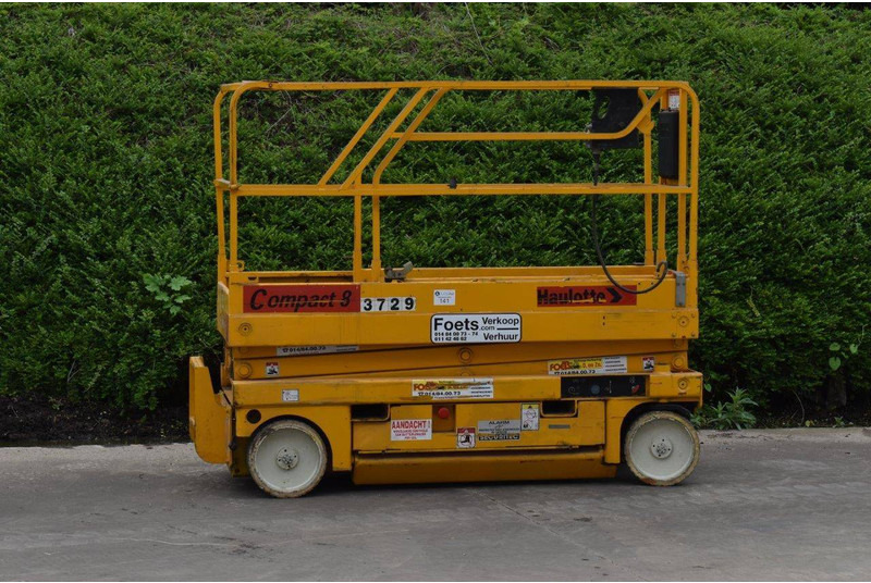 Haulotte Compact 8 - Scissor lift: picture 2 Haulotte Compact 8 - Scissor lift: picture 2