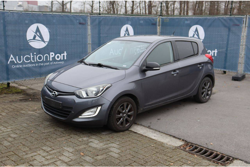 Sedan Hyundai i20: picture 10 Sedan Hyundai i20: picture 10