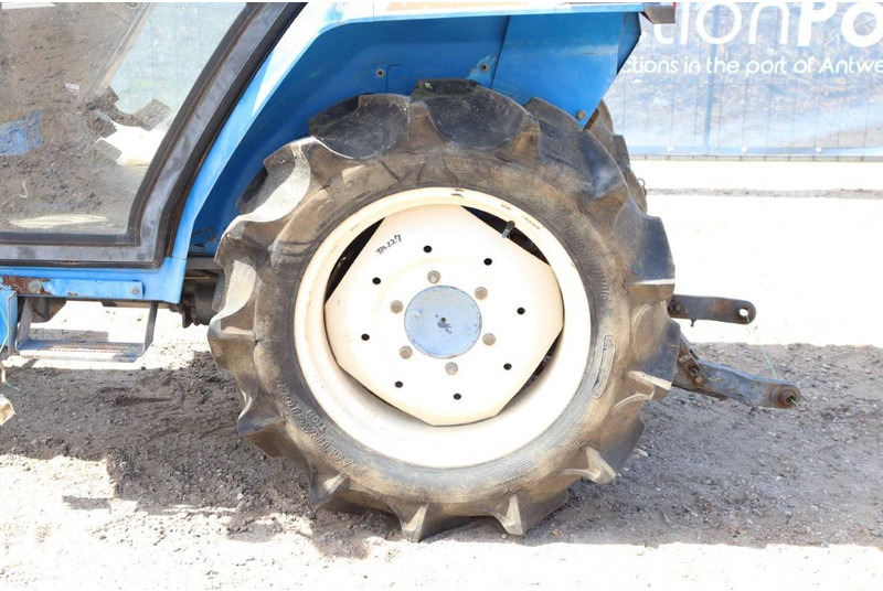 Farm tractor Iseki TA227: picture 11