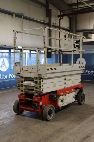 Scissor lift JLG 2646 ES: picture 9