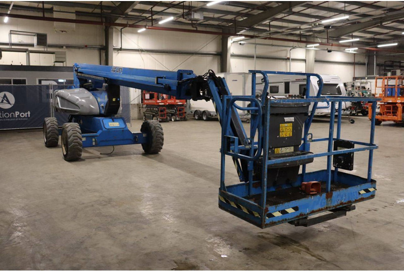 Telescopic boom JLG E600JP: picture 7