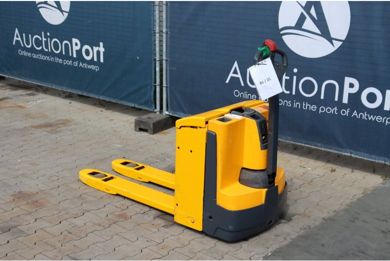 Jungheinrich EJE 116 - Pallet truck: picture 3 Jungheinrich EJE 116 - Pallet truck: picture 3
