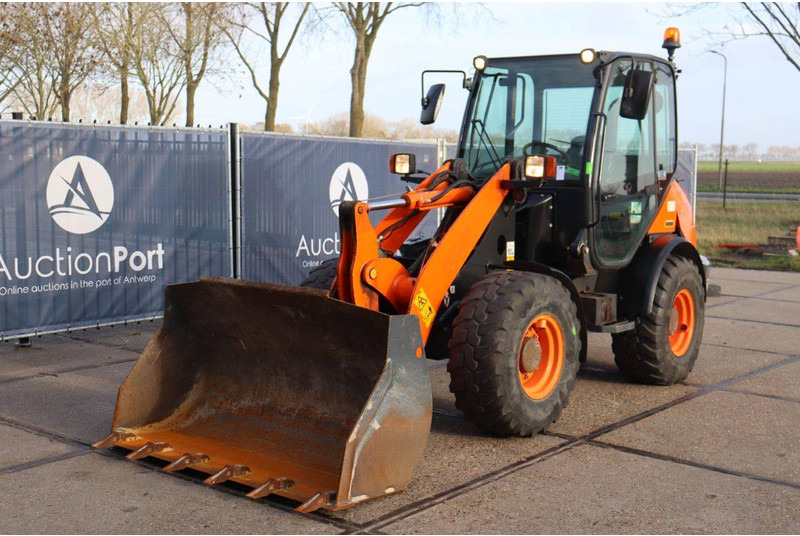 Wheel loader Komatsu WA70-7: picture 9