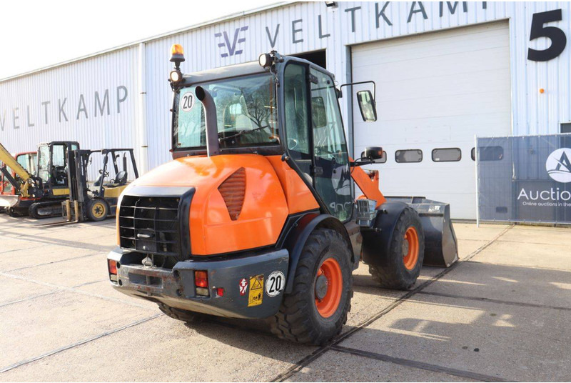 Wheel loader Komatsu WA70-7: picture 6