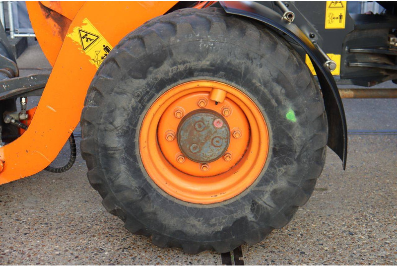 Wheel loader Komatsu WA70-7: picture 16