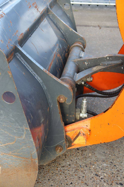 Wheel loader Komatsu WA70-7: picture 11