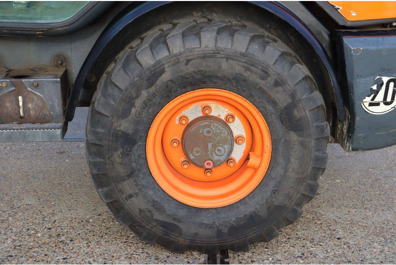 Wheel loader Komatsu WA70-7: picture 17