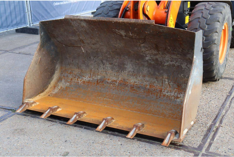 Wheel loader Komatsu WA70-7: picture 10