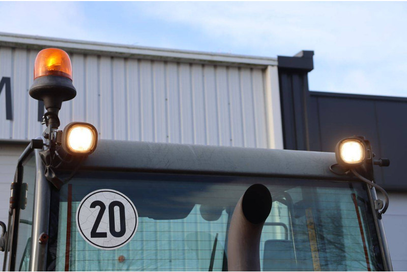 Wheel loader Komatsu WA70-7: picture 18