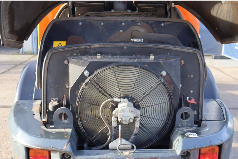 Wheel loader Komatsu WA70-7: picture 20