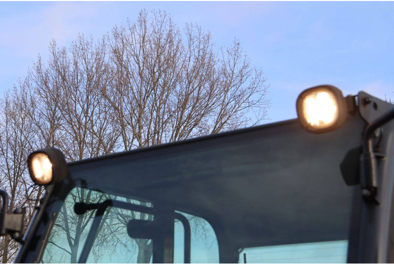 Wheel loader Komatsu WA70-7: picture 14