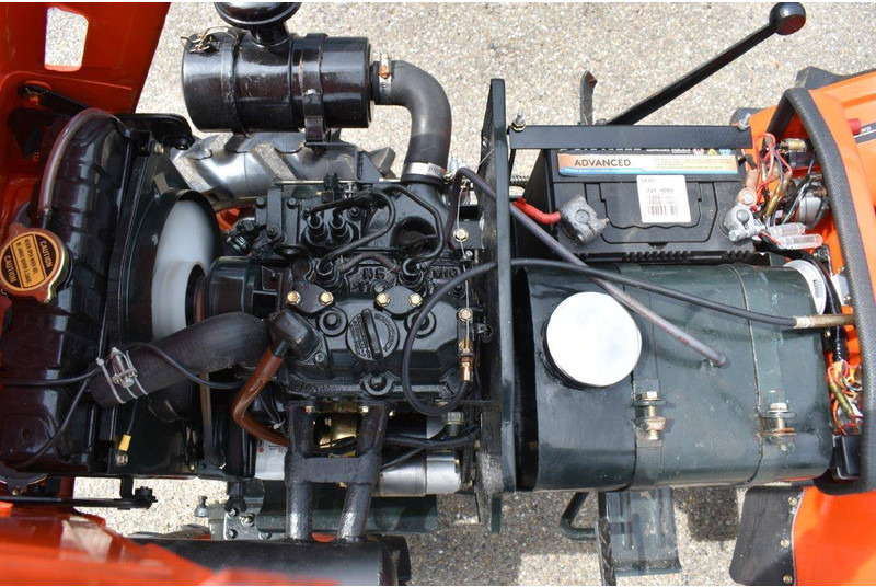 Farm tractor Kubota B5000: picture 13