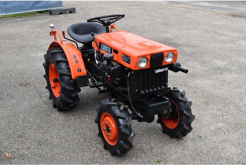 Farm tractor Kubota B5000: picture 20