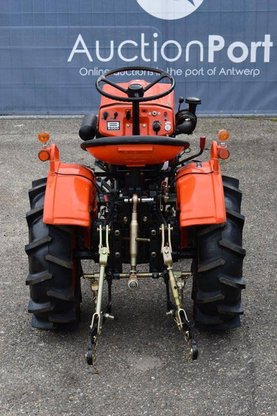 Farm tractor Kubota B5000: picture 6