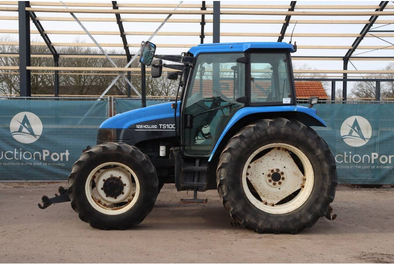 New Holland TS100 - Farm tractor: picture 2 New Holland TS100 - Farm tractor: picture 2