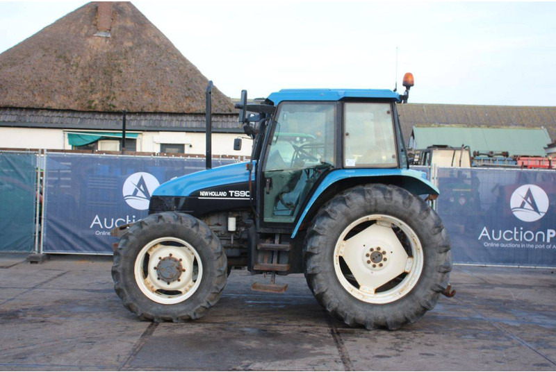 New Holland TS90 - Farm tractor: picture 2 New Holland TS90 - Farm tractor: picture 2