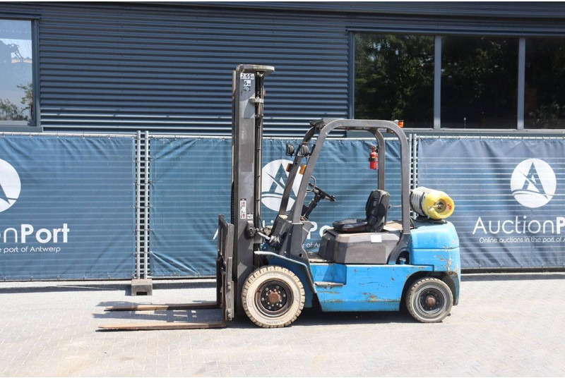 Nissan CPQD25N - LPG forklift: picture 1 Nissan CPQD25N - LPG forklift: picture 1