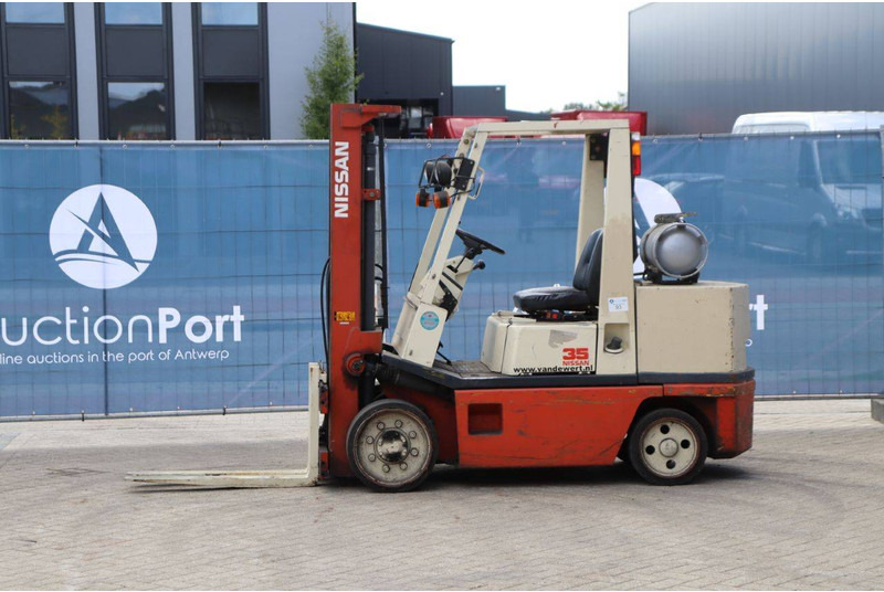 Nissan KCUGH02F350 - LPG forklift: picture 1 Nissan KCUGH02F350 - LPG forklift: picture 1