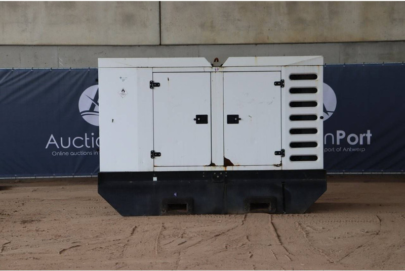 SDMO R110-C31 - Generator set: picture 2 SDMO R110-C31 - Generator set: picture 2