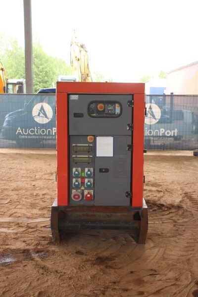 SDMO R110 - Generator set: picture 4 SDMO R110 - Generator set: picture 4