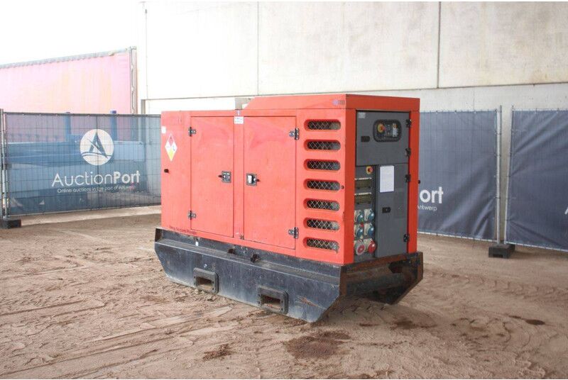 SDMO R110 - Generator set: picture 3 SDMO R110 - Generator set: picture 3