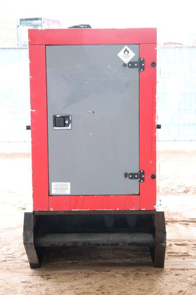 SDMO R145 - Generator set: picture 5 SDMO R145 - Generator set: picture 5
