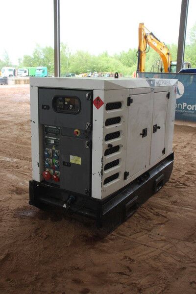 SDMO R66 - Generator set: picture 5 SDMO R66 - Generator set: picture 5