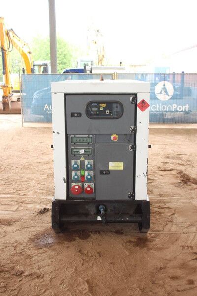 SDMO R66 - Generator set: picture 4 SDMO R66 - Generator set: picture 4