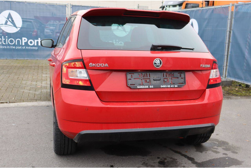 Sedan Škoda Fabia: picture 17