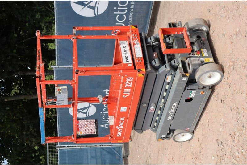 Skyjack SJ III 3219 - Scissor lift: picture 4 Skyjack SJ III 3219 - Scissor lift: picture 4