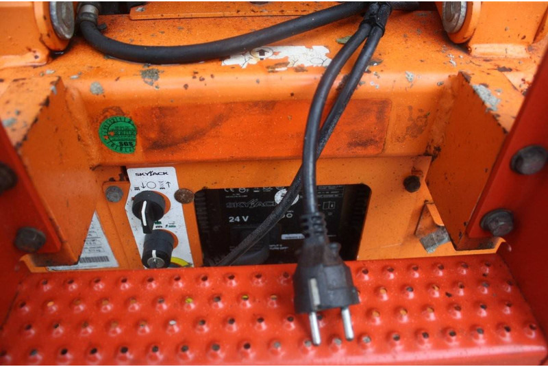 Scissor lift Skyjack SJ3219: picture 12
