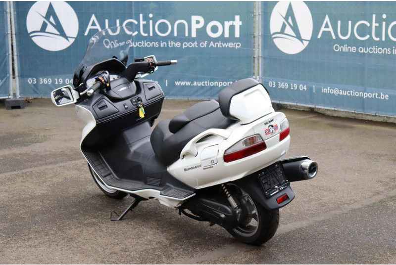 Suzuki Burgman 650 Executive - Motorcycle: picture 4 Suzuki Burgman 650 Executive - Motorcycle: picture 4