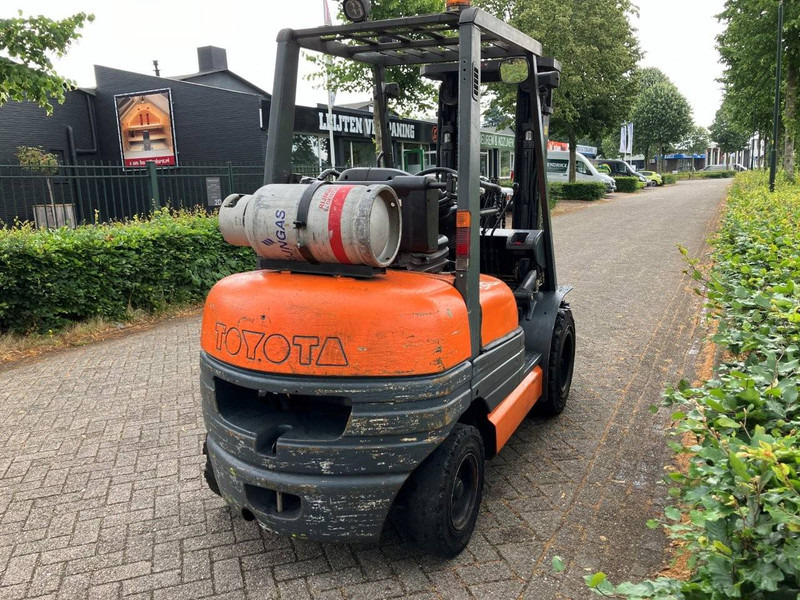Toyota 02-6FGF-30 - LPG forklift: picture 5 Toyota 02-6FGF-30 - LPG forklift: picture 5