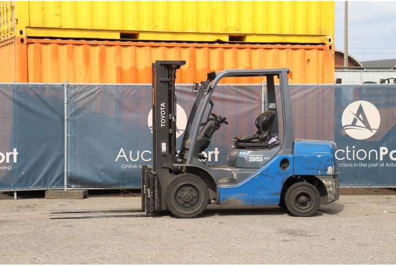Toyota 02-8FDF30 - Diesel forklift: picture 1 Toyota 02-8FDF30 - Diesel forklift: picture 1