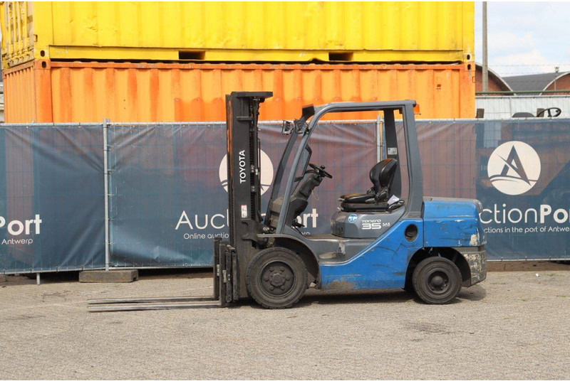 Toyota 02-8FDF30 - Diesel forklift: picture 1 Toyota 02-8FDF30 - Diesel forklift: picture 1