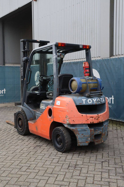 Toyota 02-8FGF25 - LPG forklift: picture 4 Toyota 02-8FGF25 - LPG forklift: picture 4