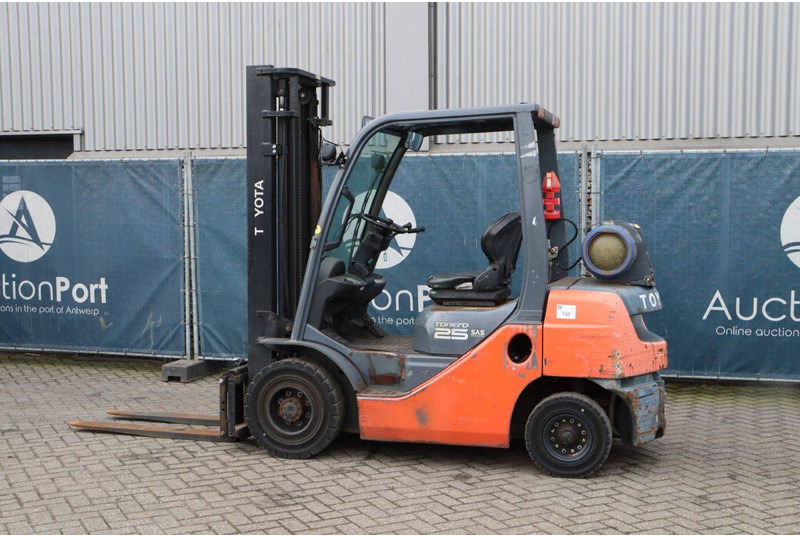 Toyota 02-8FGF25 - LPG forklift: picture 3 Toyota 02-8FGF25 - LPG forklift: picture 3