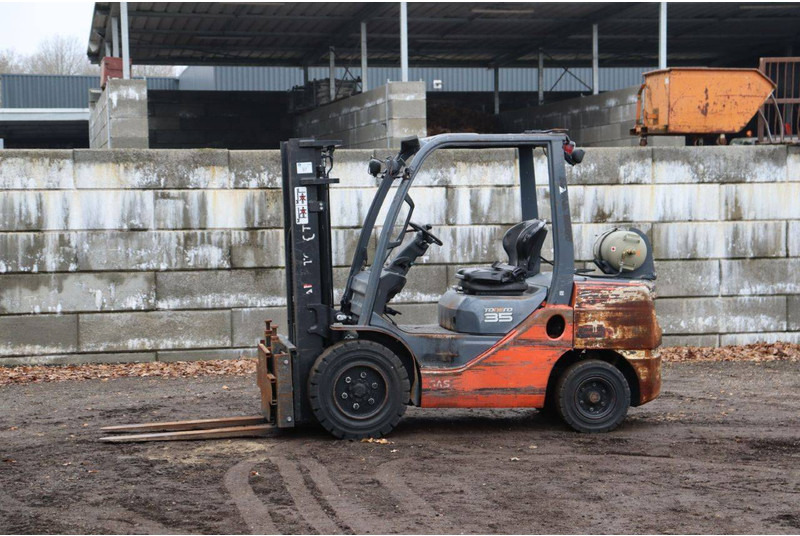 Toyota 02-8FGJF35 - LPG forklift: picture 1 Toyota 02-8FGJF35 - LPG forklift: picture 1