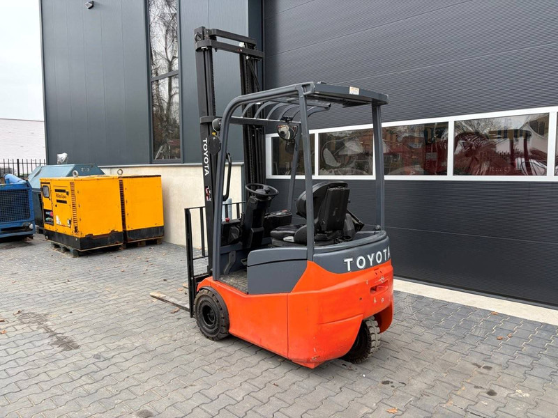 Toyota 7FBEST13 - Electric forklift: picture 3 Toyota 7FBEST13 - Electric forklift: picture 3