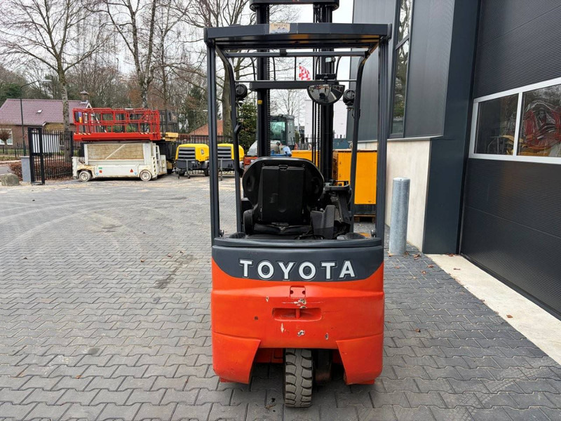 Toyota 7FBEST13 - Electric forklift: picture 4 Toyota 7FBEST13 - Electric forklift: picture 4