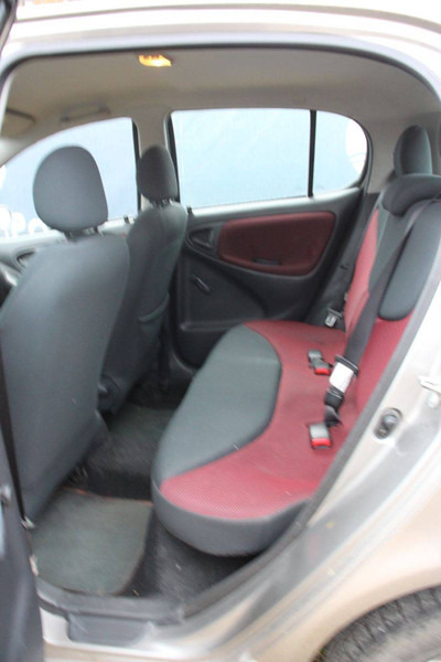 Sedan Toyota Yaris: picture 17