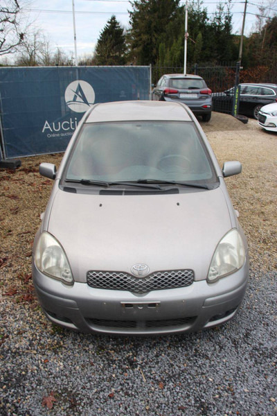 Sedan Toyota Yaris: picture 7