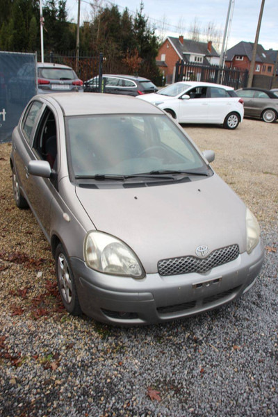 Sedan Toyota Yaris: picture 6