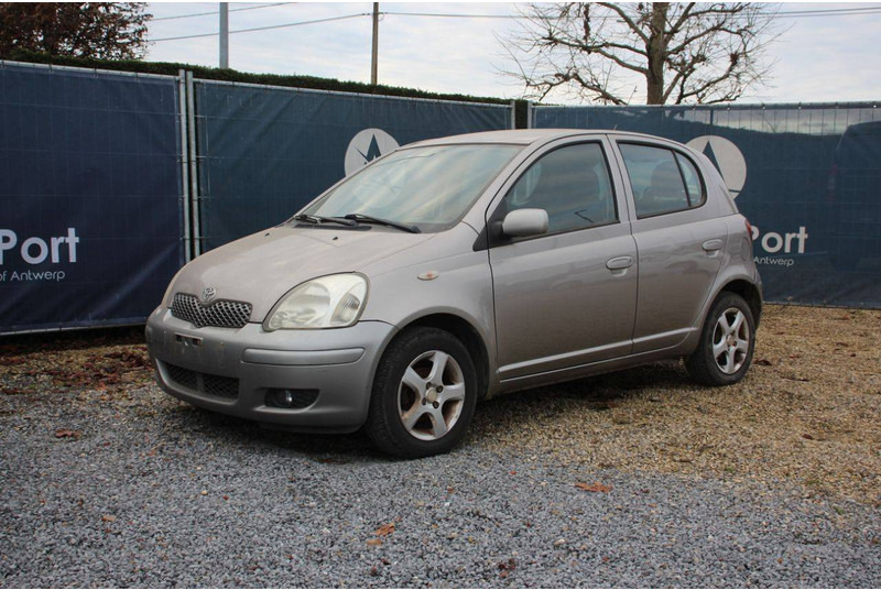 Sedan Toyota Yaris: picture 8